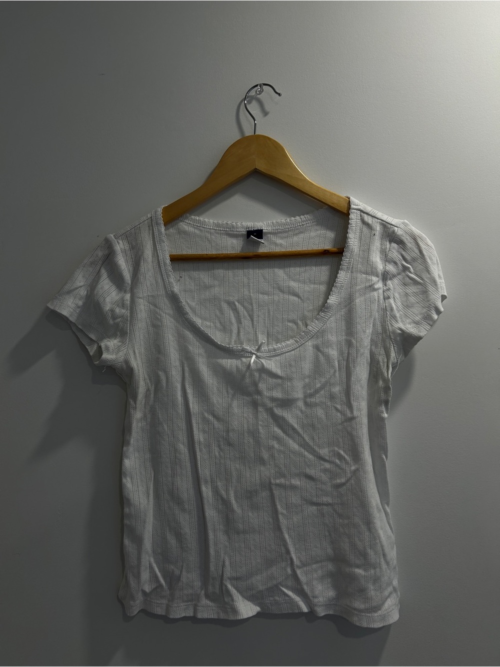 Old Navy White Scoop Neck Short Sleeve Tee